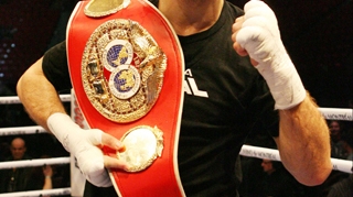 Allan Green vrea sa boxeze cu Bute