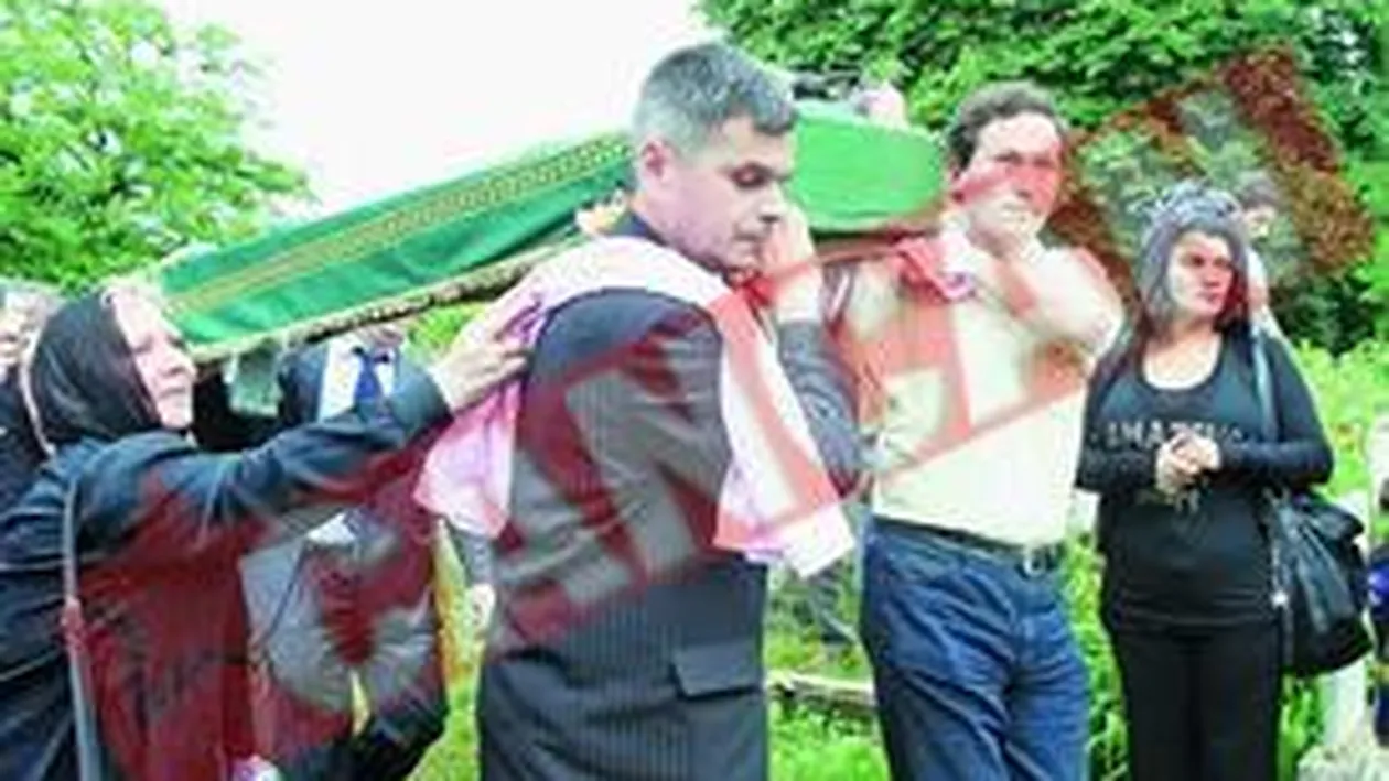 Melek Amet, inconjurata doar de barbati la inmormantare