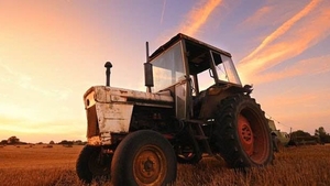 „Angajăm tractorist cu 8 clase, vorbitor de limba engleză”. Anunțul publicat de AJOFM Botoșani care a stârnit hohote de râs