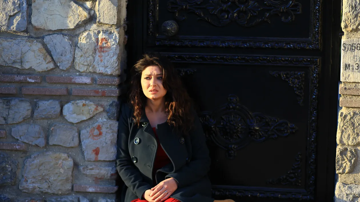 Drama neştiută din viaţa frumoasei actriţe Nurgül Yeşilçay, cunoscută drept Gulseren din Furtună pe Bosfor! Tragedia s-a petrecut atunci când avea doar douăzeci de ani!