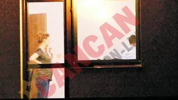 Amanta lui Copos supravegheaza indeaproape lucrarile la vila in care va locui