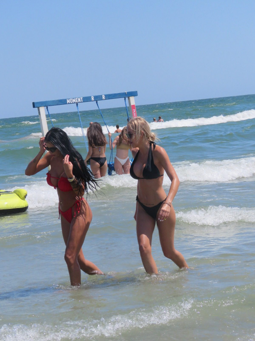 Daniela și Ana Crudu au făcut ravagii la mare