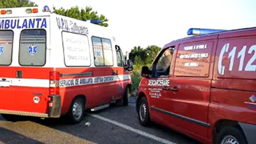 Un microbuz cu pasageri s-a rasturnat pe mijlocul drumului!