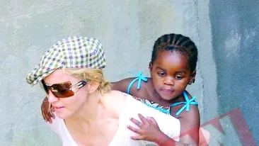 Ce grijulie e mamica Madonna!