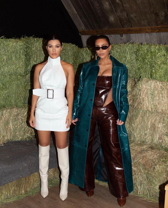 Kim Kardashian, gafă uriașă de ziua surorii sale. Amuzată, Kourtney Kardashian a publicat imaginile rușinoase | FOTO