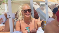 Vica Blochina s-a dus cu tot „arsenalul” la Mamaia! Amănuntul aparent banal care a atras imediat atenția pe plajă