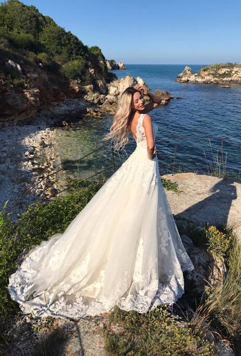 BIANCA DRĂGUŞANU a arătat tuturor cum arată o zi reală din viaţa ei! Vedeta a lăsat fiţele deoparte şi s-a pozat AŞA