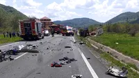 Tragedie de 1 mai pe un drum din Caraș-Severin! O persoană și-a pierdut viața, într-un accident cu cinci autovehicule