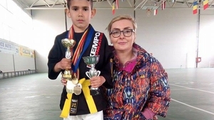 Povestea sfâşietoare a campionului de 9 ani! Mama l-a părăsit, fratele a murit, tatăl e bolnav şi sora surdo-mută