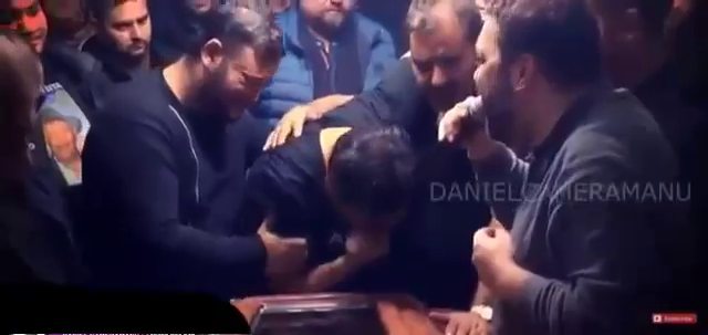 Melodiile pe care Florin Salam le-a interpretat la priveghiul lui Cristofor Duduianu i-au făcut pe cei prezenți să urle de durere