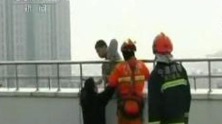 Un chinez a fost salvat in ultima clipa de la suicid
