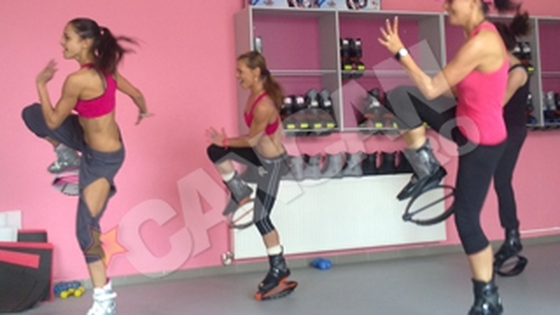 Instructorii de Kangoo Jumps fac sedinta la Brasov