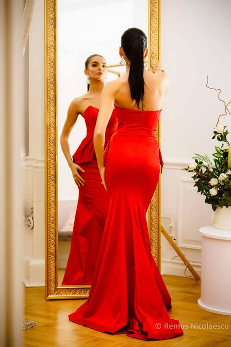 Sexy-nora lui Anghel Iordănescu are pofte suspecte!