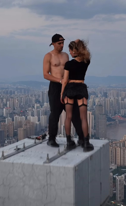 Cerere în căsătorie pe Empire State Building. Cine sunt cei 2 tineri care au escaladat ilegal zgârie-norul din New York