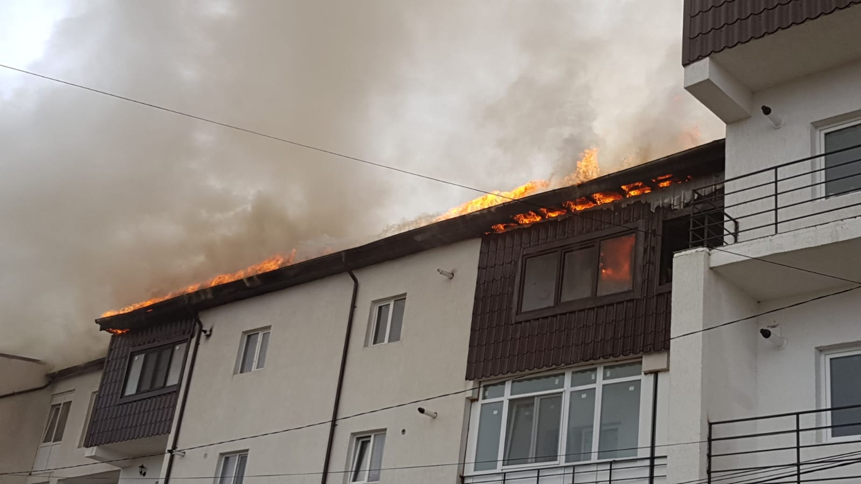 Incendiu puternic în Chiajna! 20 de autospeciale trimise la fața locului