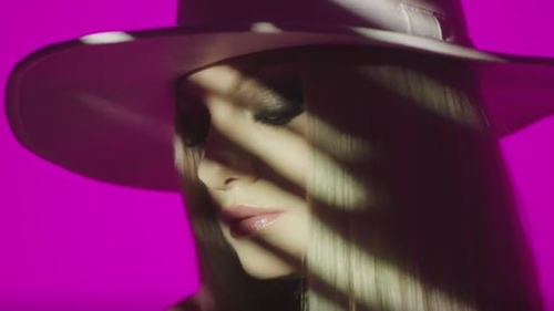 VIDEO - ALEXANDRA STAN oferă detalii neştiute despre noul său videoclip: "Cred că într-o viaţă anterioară am..."