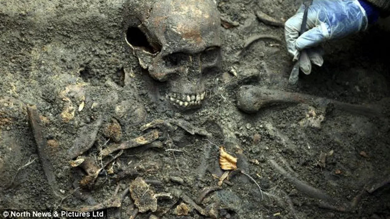 SOCANT! Au descoperit un CIMITIR vechi, dar cand au vazut ce se afla sub pamant au fost INGROZITI! Ce-au scos de-acolo