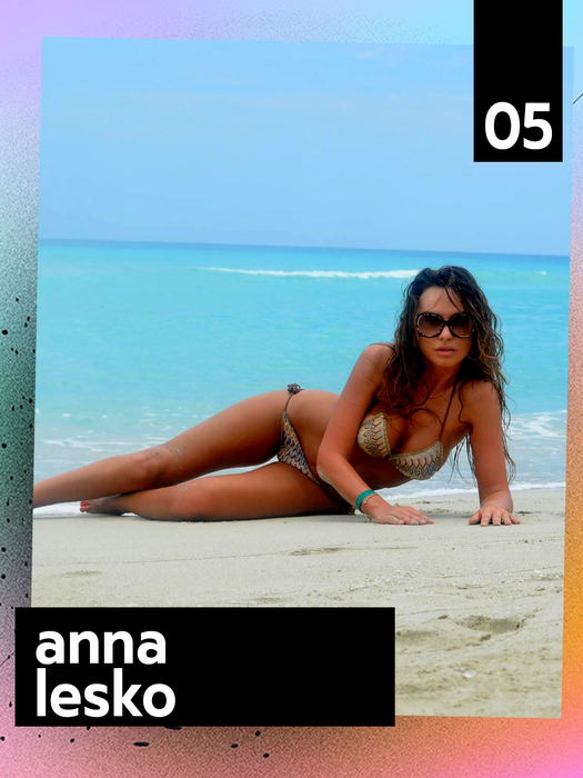 Aloooo, Anna Lesko, Inna, Francisca… TOP sexy-vedete care s-au jucat cu fundulețul în nisip!