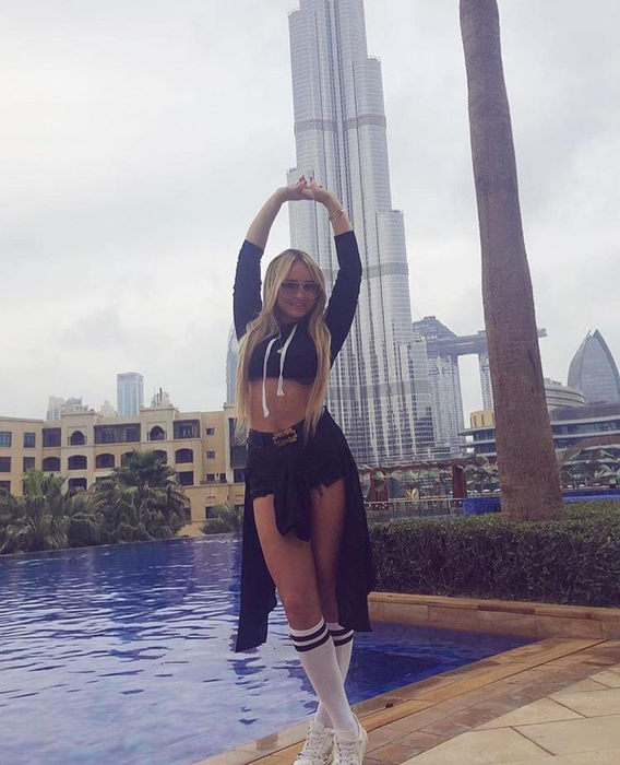 Ramona l-a ”scos în decor” pe Lewis Hamilton