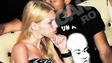 Kamara vrea sa aiba control total asupra noii sale prietene! O tine din scurt