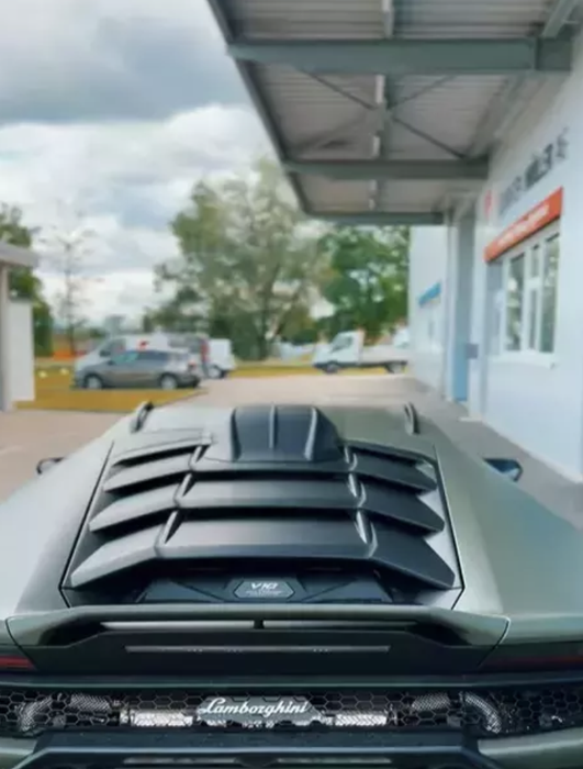 Mașinile de lux ale legendarului parașutist Felix Baumgartner, scoase la vânzare! Cu cât poți achiziționa Lamborghini, McLaren și Mercedes G500 Brabus