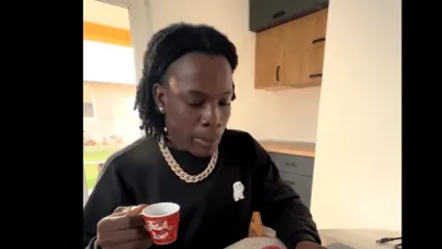 Reacția unui american care a gustat sarmale, salată boeuf și vișinată pentru prima dată: ce combinație inedită a inventat. „De atunci îmi cere zilnic”