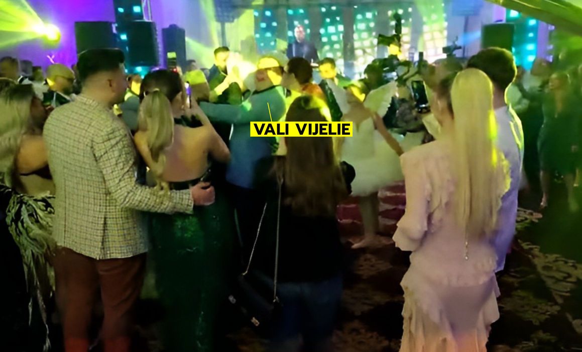 Vali Vijelie a fost naș la botezul fetiței lui Dorel ”Cartofaru”
