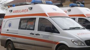 Gorj: Două persoane rănite, după ce un taxi a lovit trei mașini și s-a răsturnat