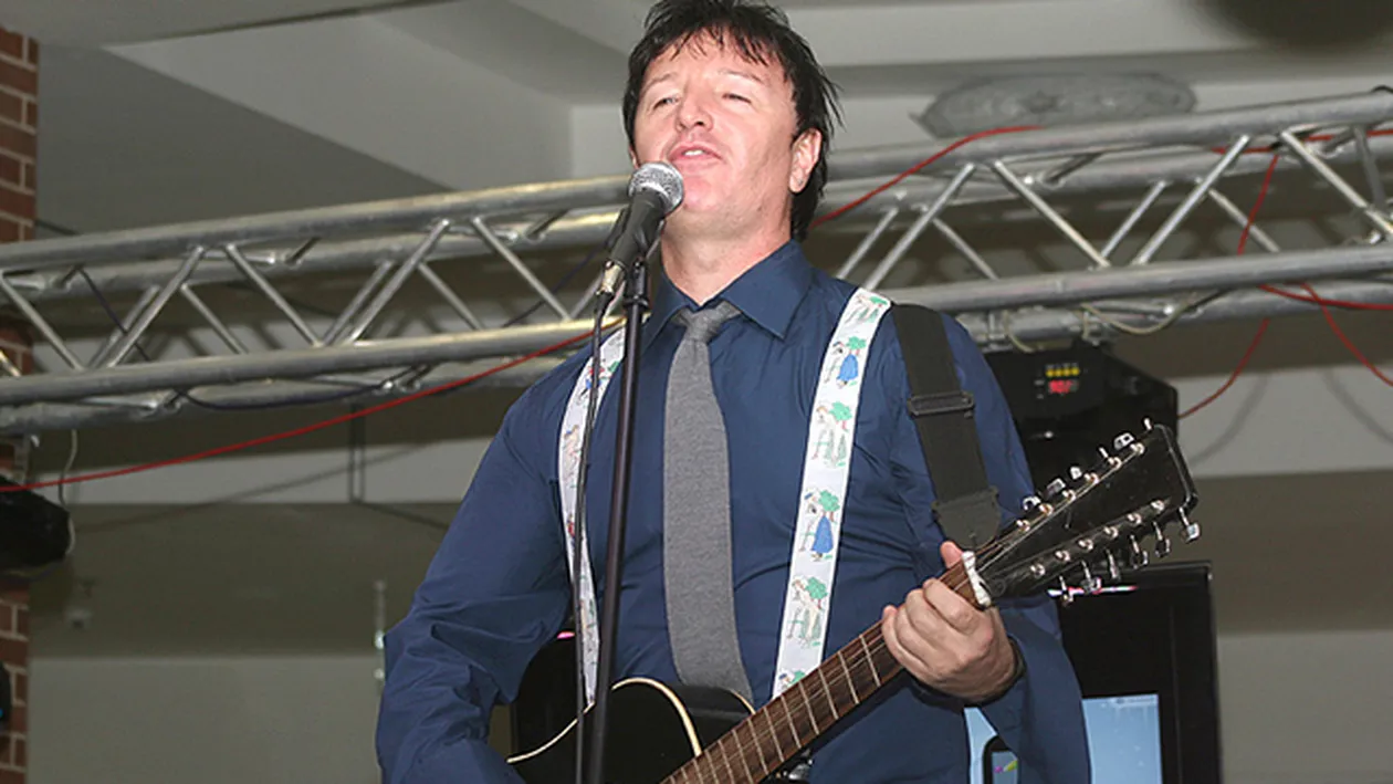 A plecat intr-o lume mai buna! Lacrimi de durere pentru unul dintre cei mai indragiti cantareti romani