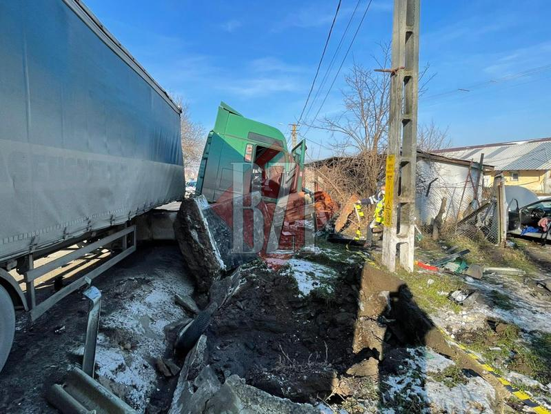 Tânăra cântăreață care a provocat accidentul în care și-au pierdut viața trei persoane va fi operată astăzi. Mama ei se află în continuare în stare gravă