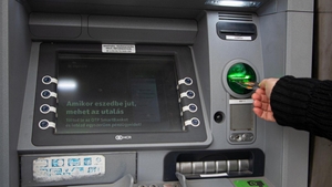 Dispariția acestei bănci din România e sigură! Portofoliul de clienți ajunge la cea mai puternică unitate bancară din țară