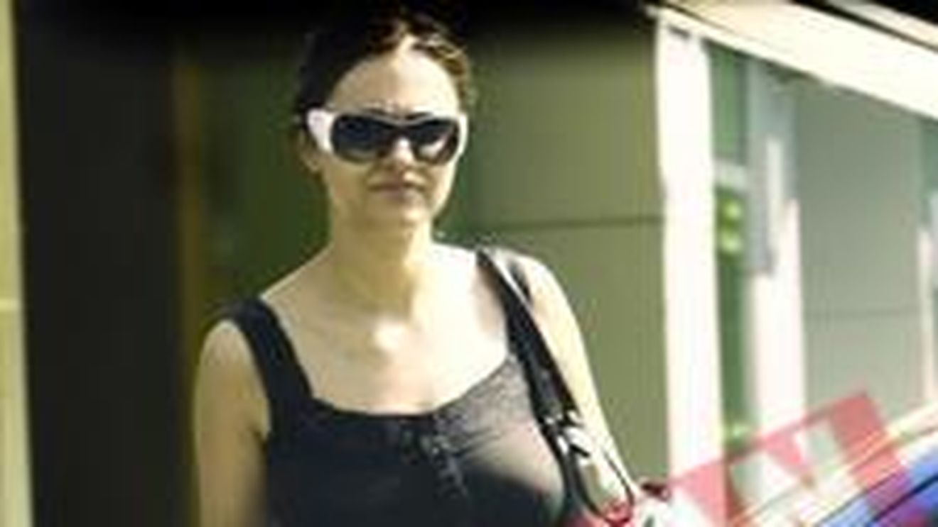 Logodnica lui Cioroianu face piata cu soferul si masina Senatului