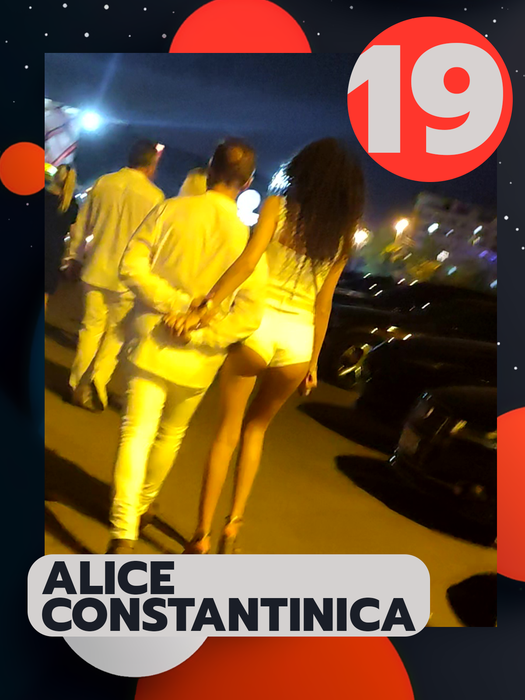 TOP 20 sexy vedete care au arătat tot! Daniela Crudu, Lidia Buble sau Andreea Bănică s-au încurcat în…pantalonașii buclucași!