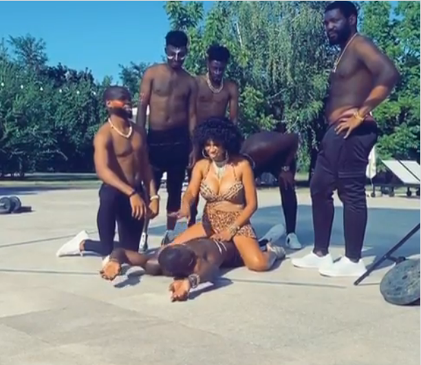 Laurette își lansează a treia piesă! Are cel mai incendiar videoclip