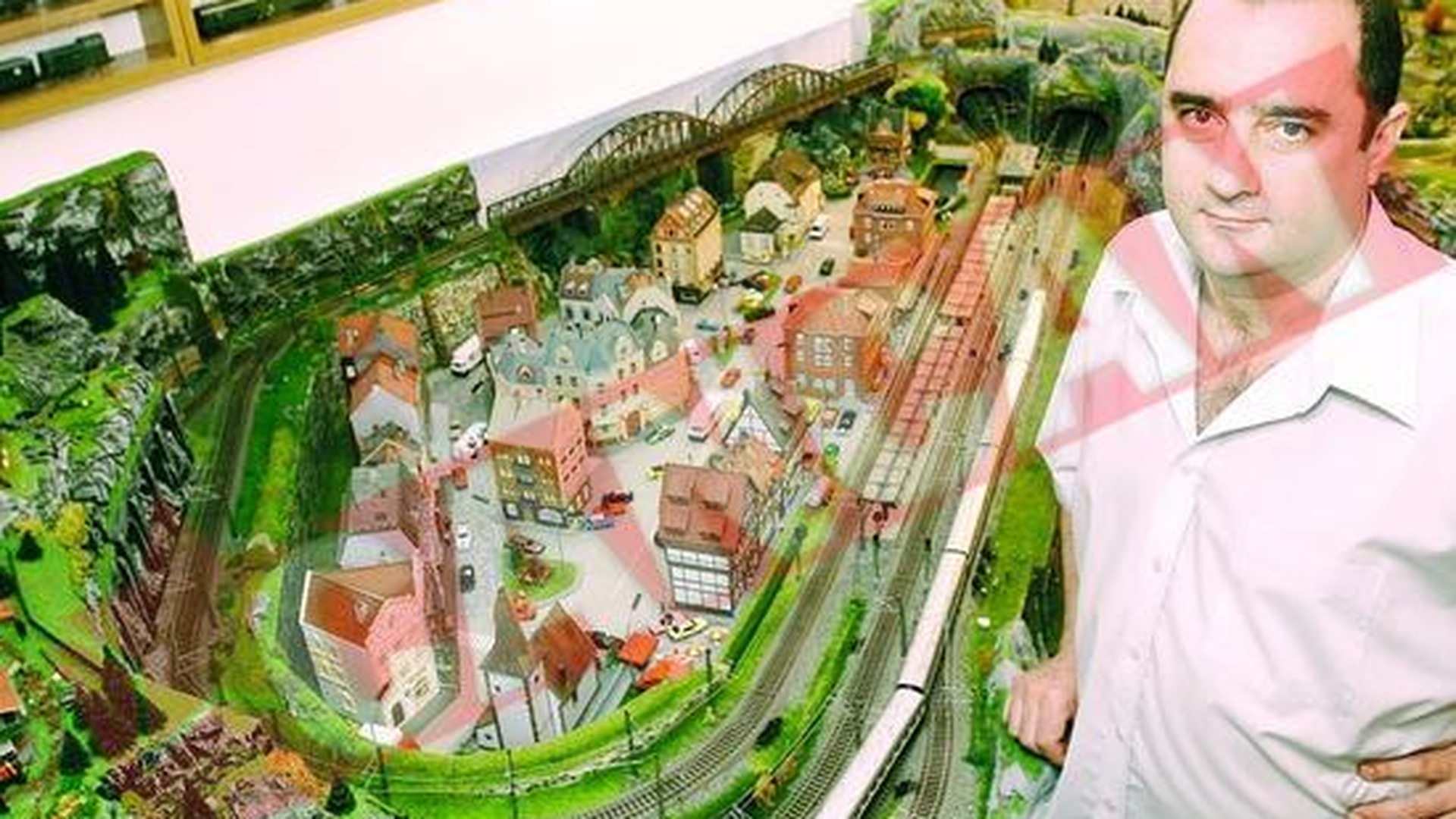 Un bucurestean a creat cea mai mare diorama din Romania