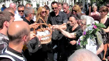 Petru Mircea a uitat-o pe Madalina Manole? Doar parintii si  cativa apropiati au fost la parastasul de un an al artistei