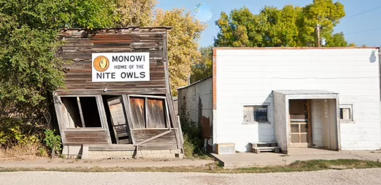 Satul Monowi are un singur locuitor, o femeie de 89 de ani, care îndeplinește funcțiile de primar, bibliotecar, barman, trezorier și șerif/ sursă foto: dailymail