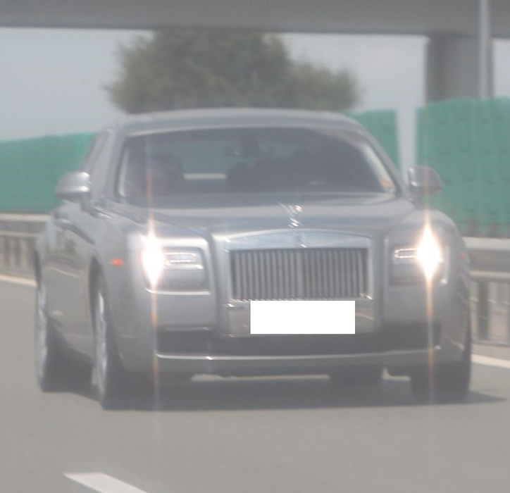 Sarah a fugit cu Rolls Royce-ul lui Reghe la mare