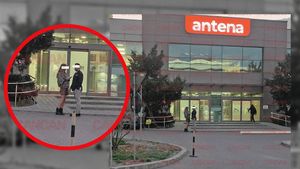 Prezentatorul Pro TV a ajuns direct în curtea Antenei 1! O fi greșit destinația saaaau... e alt traseu profesional?