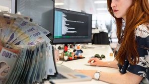 Ce sumă minimă acceptă la angajare tinerii cu vârste cuprinse între 18 și 27 de ani