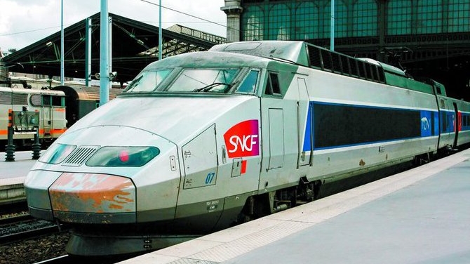 Trenurile rapide din Franta, oprite de patru romani