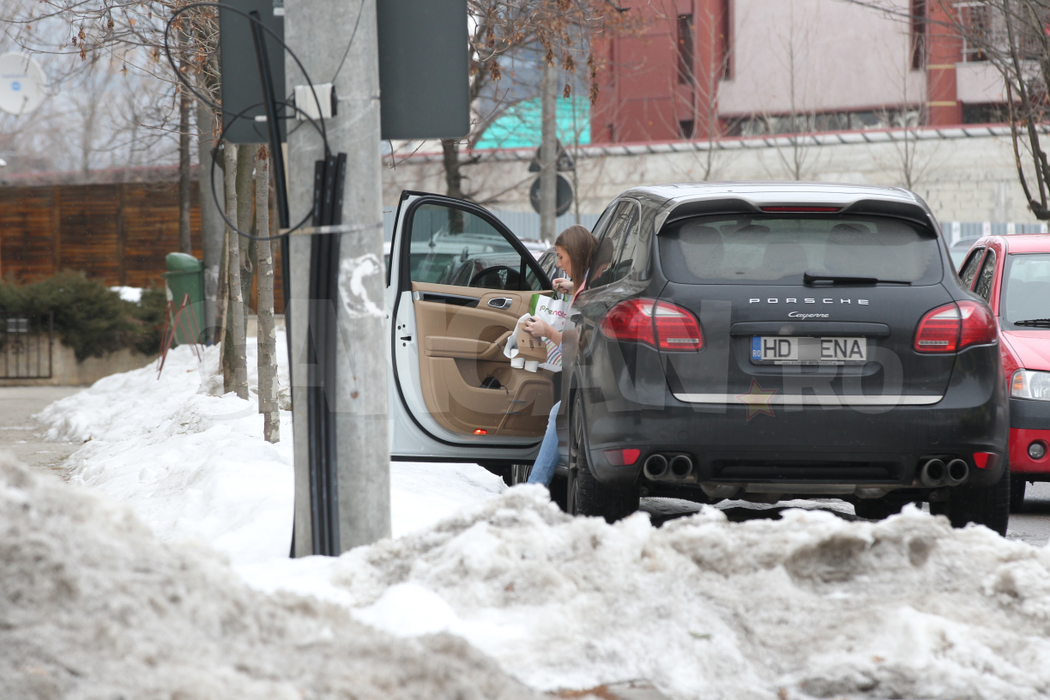 UPS! Soţia stelistului Enache a păţit-o…a căzut rău în genunchi! Reacţia ei după accident a fost FABULOASĂ!