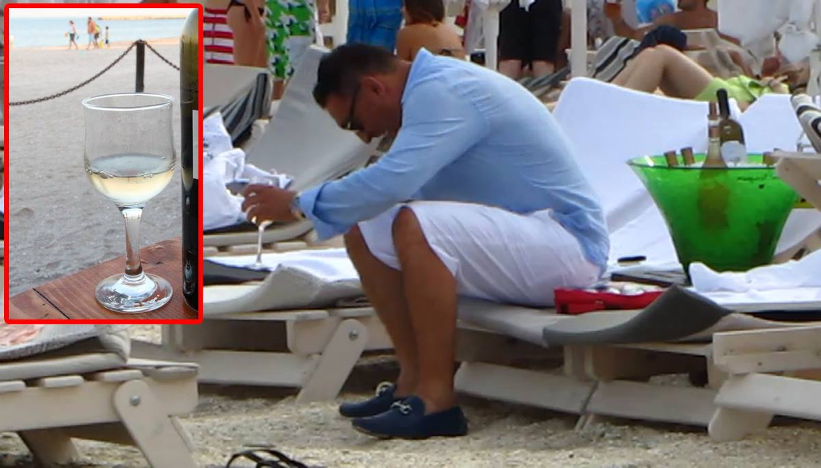 Deja e prea de tot! Câți lei costă un pahar de vin pe plajă în Mamaia