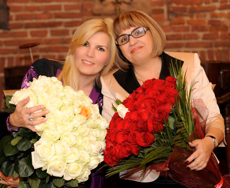 Elena Udrea, primele declarații după ce a pierdut unul dintre gemeni: „Aşa a vrut Dumnezeu, să fie unul singur acum”