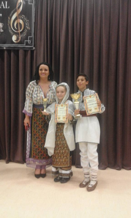 Camil participă frecvent la festivaluri de folclor, de unde pleacă întotdeauna cu premii