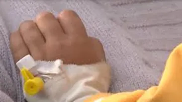 Caz incredibil! O fetita de numai trei ani s-a intoxicat cu palinca