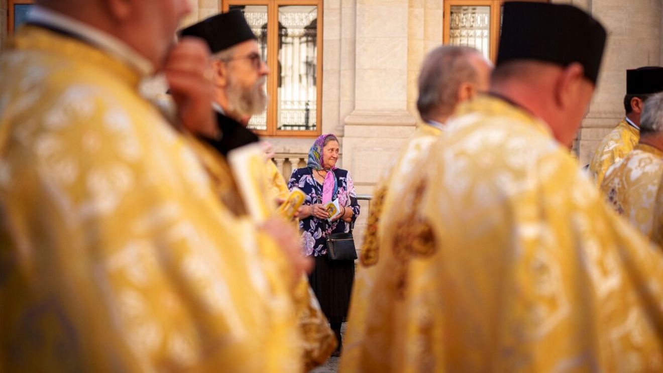 Salariu preot 2026. Cât câștigă lunar, în funcție de vechime și poziția ocupată