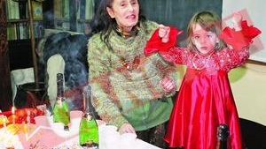 Fetita celei mai batrane mame din Romania face patru ani