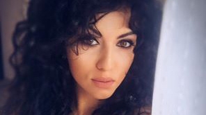 Doiniţa Oancea, într-o rochie supersexy! Cum arată actriţa cu o croială extrem de îndrăzneaţă!
