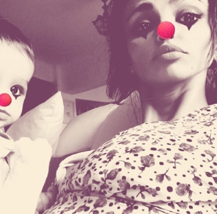 VIDEO / Mădălina Ghenea a părăsit România. Reacţia fanilor după anunţul făcut în timp ce îşi ţine fiica la piept: „Te-ai despărţit de Matei?”